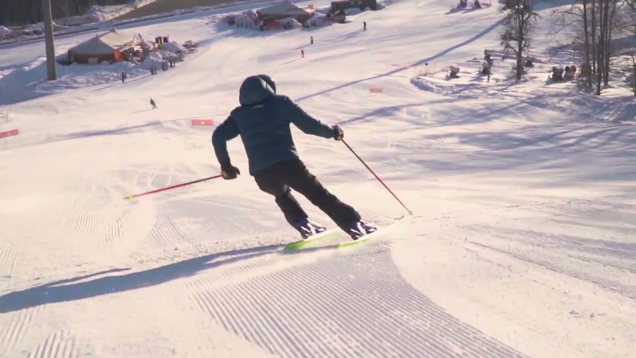 Ski carving. Катание на горных лыжах. Роза Хутор.