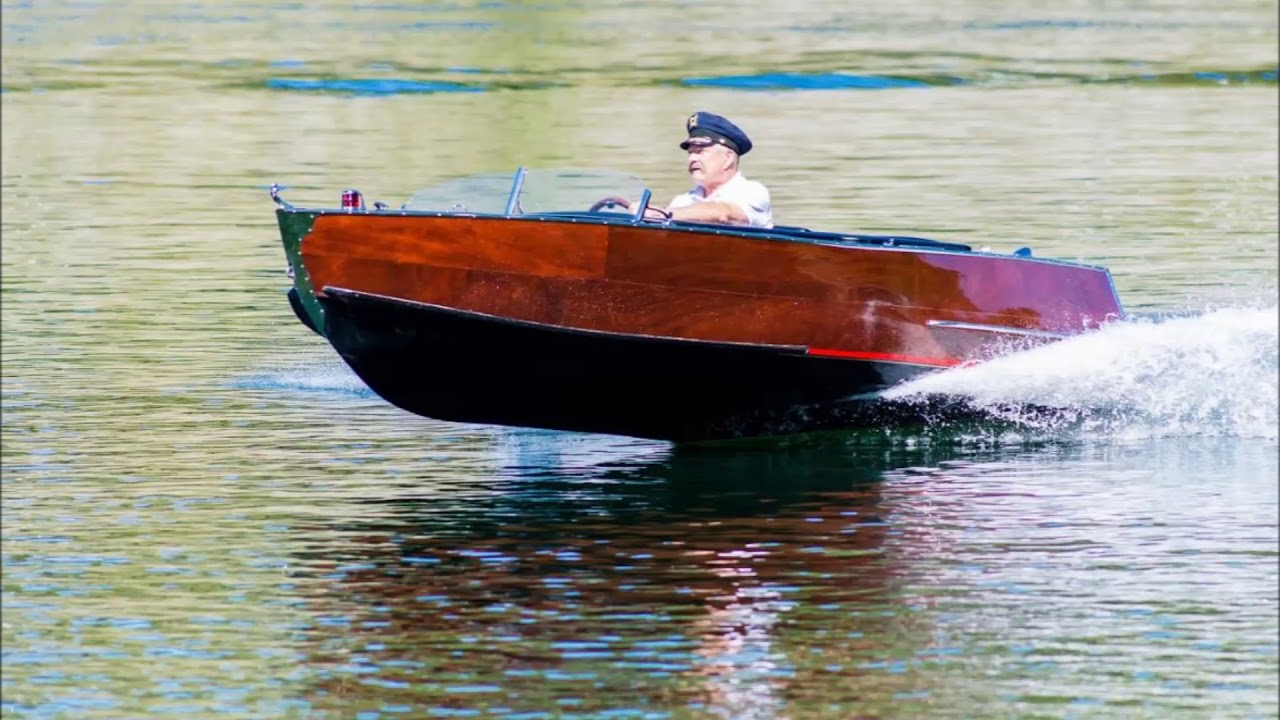 Runabout Boats - Mahogany Hearthrobs