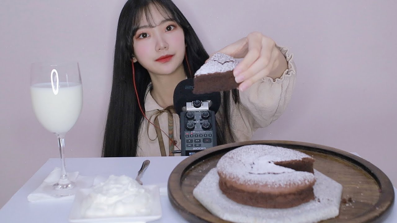 ASMR 꾸덕한 초코 케이크 이팅사운드 asmr+초코 케이크 만들기 | 초코 케이크 먹방 asmr | 케이크 리얼사운드 | Chocolate Cake Eating sound