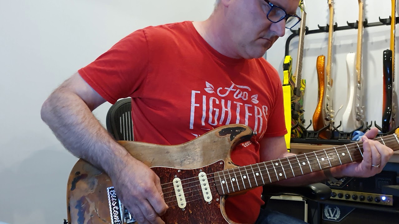 Reeves 2n2 face.  Fuzz face.  Switch on, Plug in and go