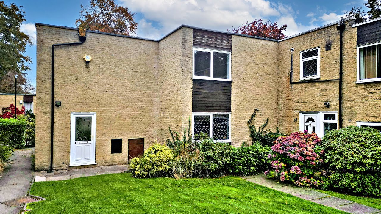 54 Park Edge Close, LS8