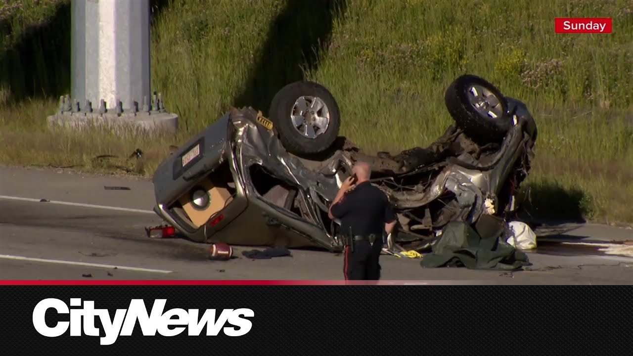 Man dies after hitting overhead road sign following crash on Calgary's Stoney Trail