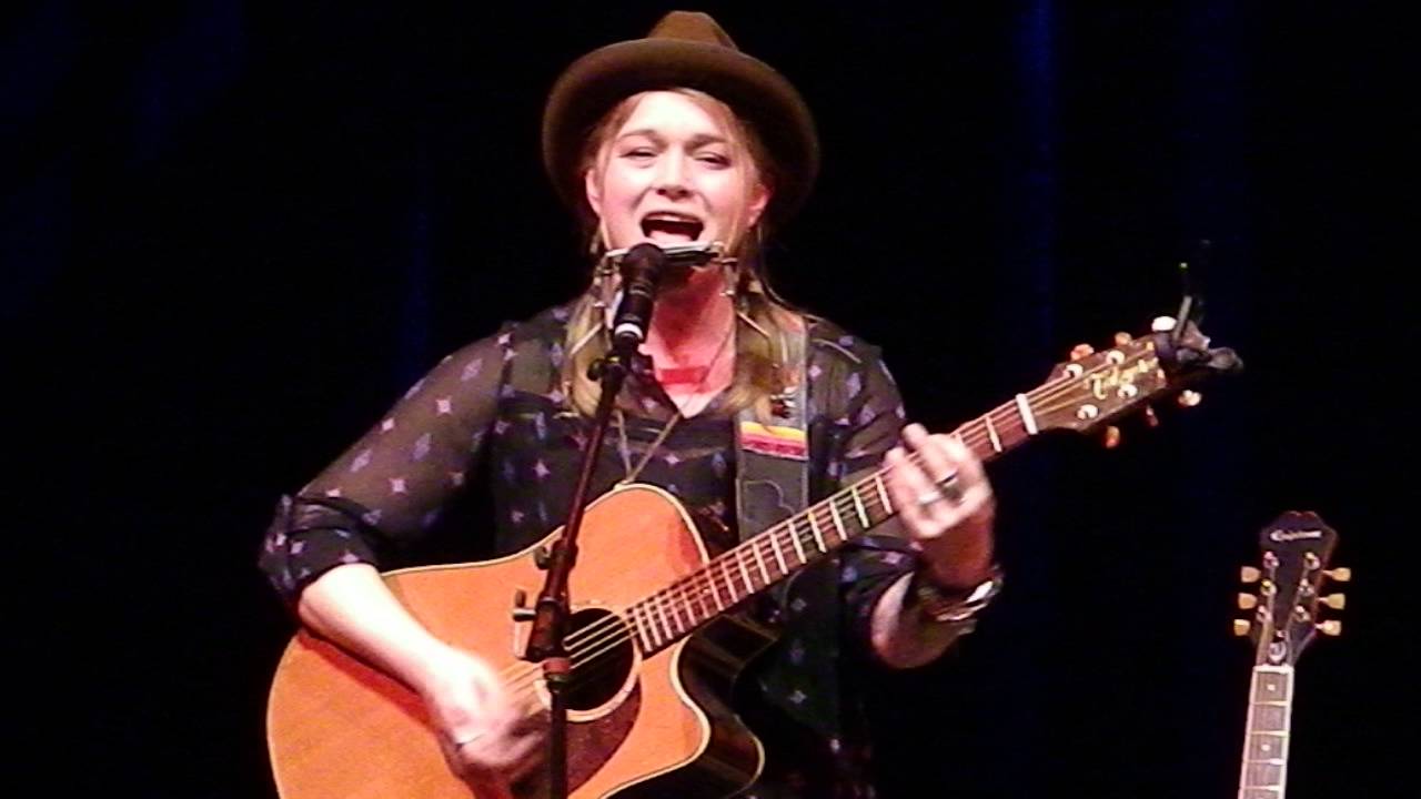 Crystal Bowersox - 02/11/16 Broward for Performing Arts - Florida (Video 1 of 3)