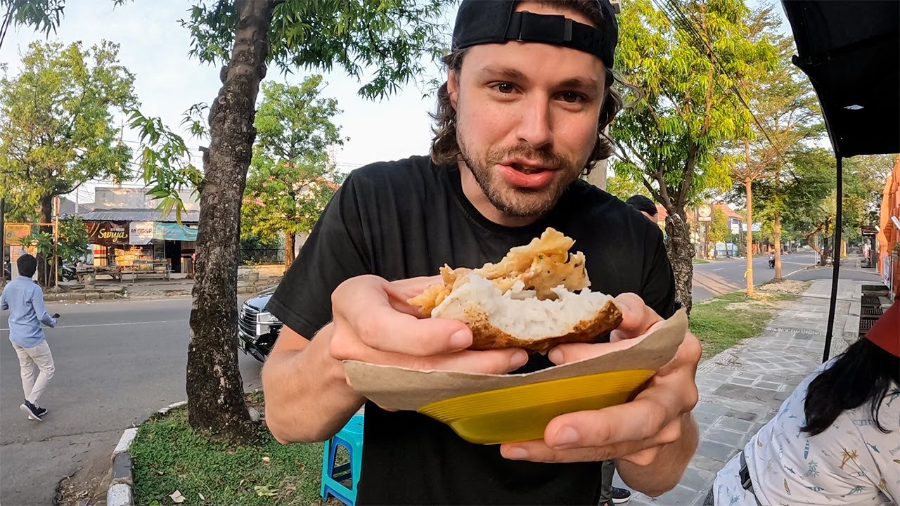 This LEGENDARY Indonesian food sells out in 2 hours...Good luck getting it 🇮🇩