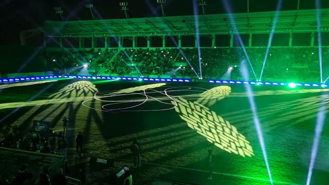 Pokaz świetlny przed meczem przyjaźni Radomiak Radom - Legia Warszawa 22 kolejka PKO Ekstraklasy