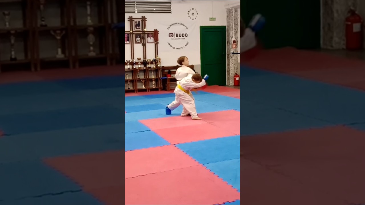 Бой по взрослому. Размен ударами.