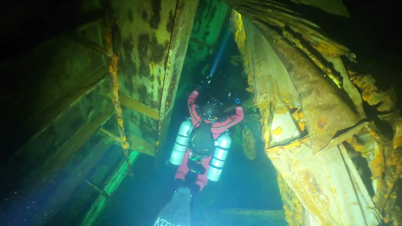 middle cargo from lover entrance