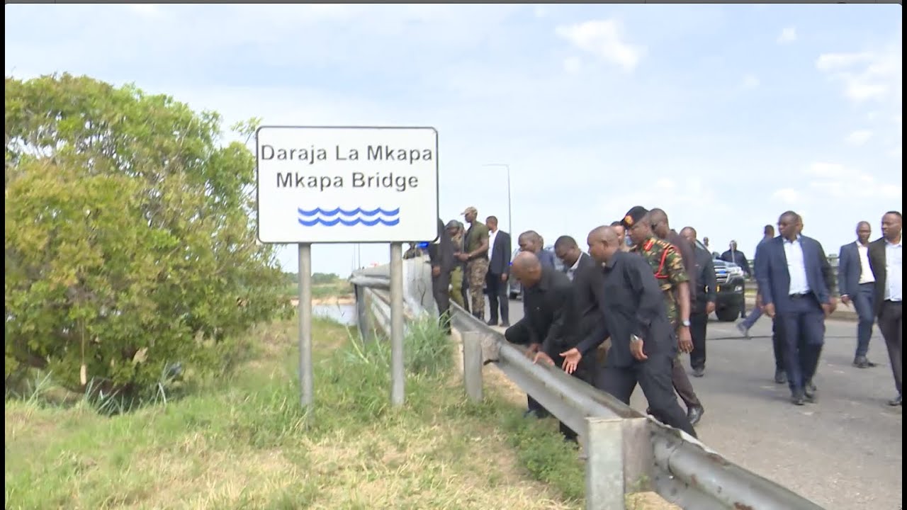KITU ALICHOFANYA RAIS MAGUFULI DARAJA LA MKAPA, APIGA PICHA NA WALINZI WAKE