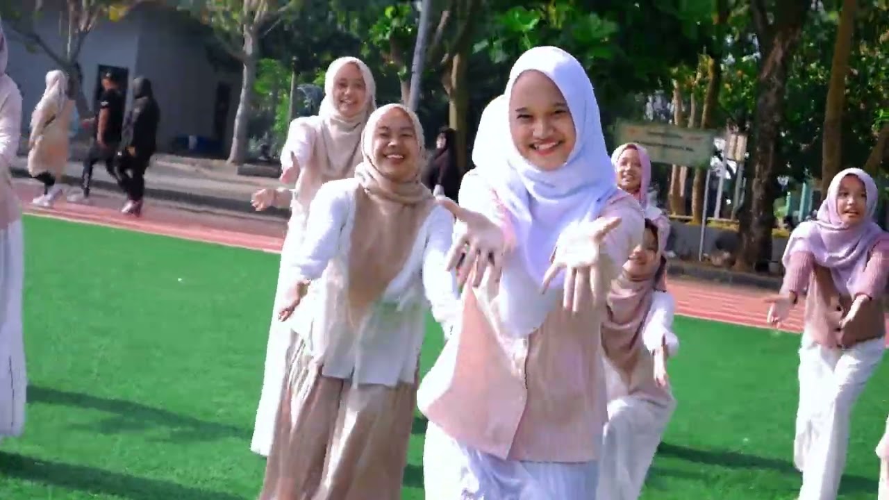 MELOMPAT LEBIH TINGGI - MTs. Darul Ihsan YUPPI (JAKARTA MOVIN DANCE PRACTICE)