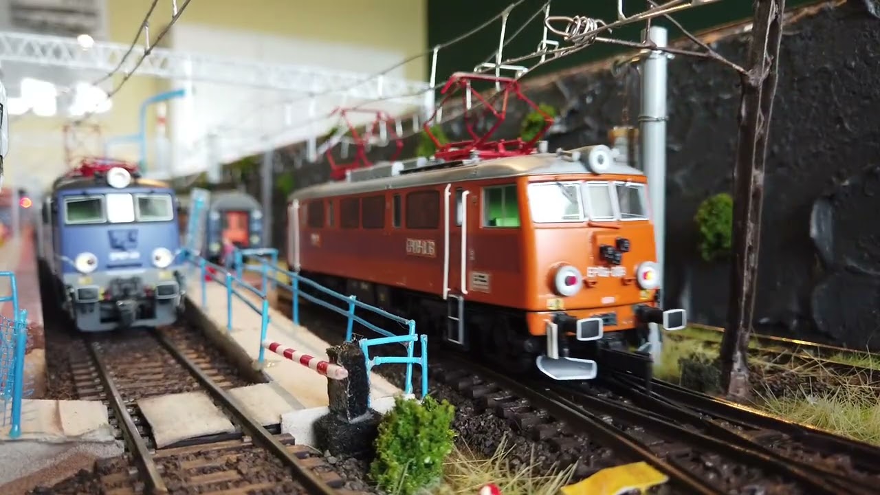 EP09-034 i EP08-008 z IC Chrobry + EP07 411 z nocnym TLK PKP H0