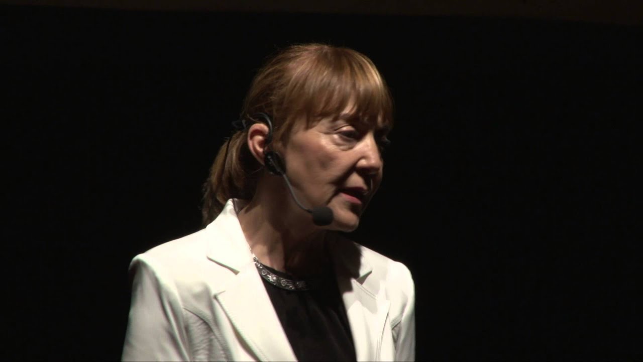 Îndrăzneşte. Numai visele care te sperie sunt Mari | Monica Macovei | TEDxEroilor