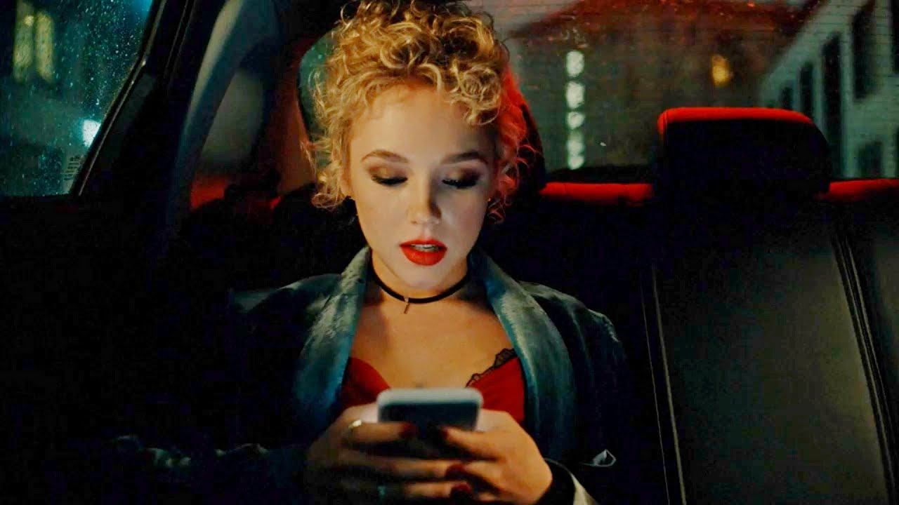 Я заслужила комплимент от заведения? (кадры из триллера 