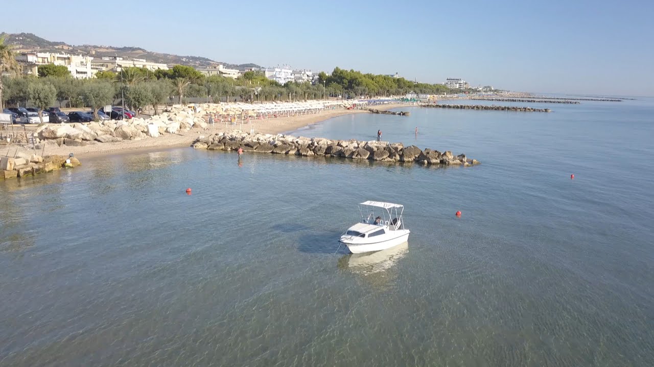 Navigando lungo la costa tra Alba Adriatica e Villa Rosa