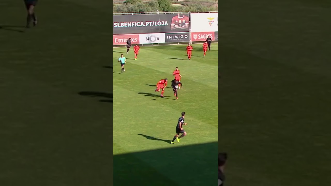 Crazy skill from Benfica young gun David Tavares
