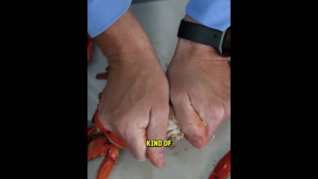 How to Pick Blue Crabs Like a Pro 🦀 | Step-by-Step Crab Eating Tutorial