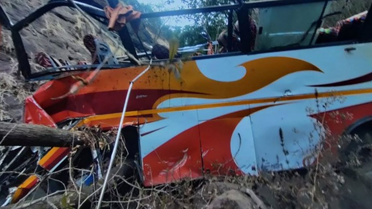 Pune: Bus falls into 200-ft deep valley near Mumbai-Pune old highway; 12 people dead