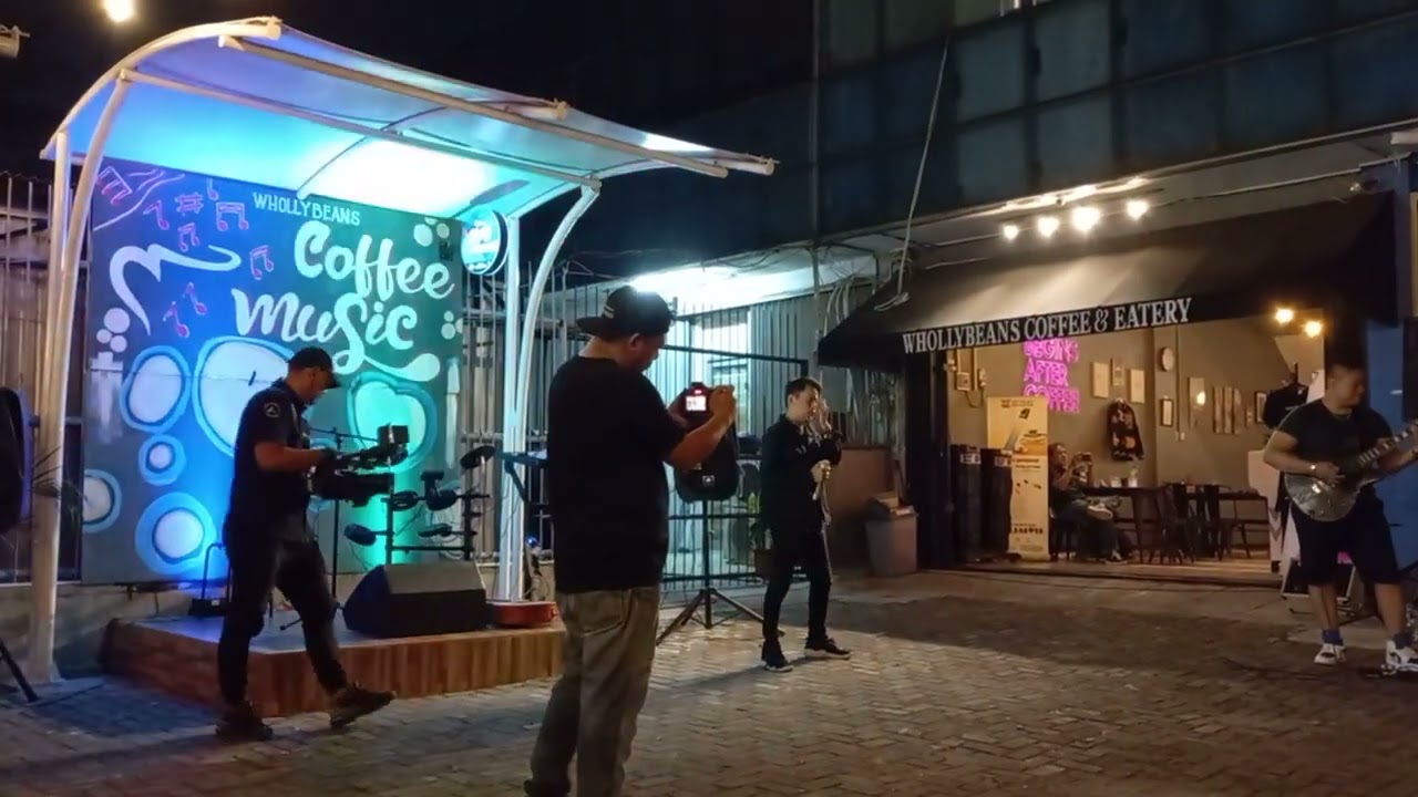 Jangan Pernah Berubah by Aris Idol at Wholybeans Coffee