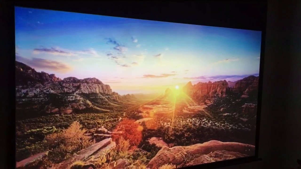BenQ W2000 Beamer vs. 43&ldquo; LED Samsung TV