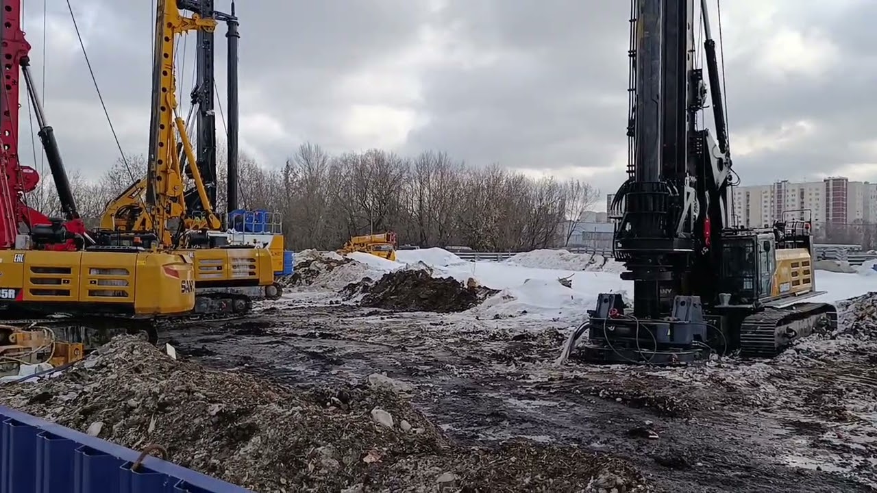 На площадку Курьяново Бирюлёвской линии привезли пять бауэров