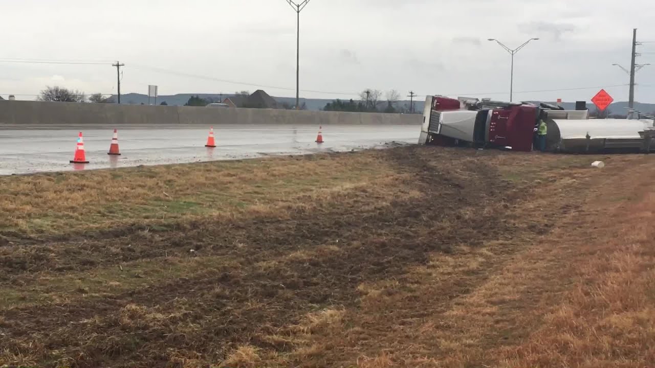 18-wheeler rollover on Highway 84