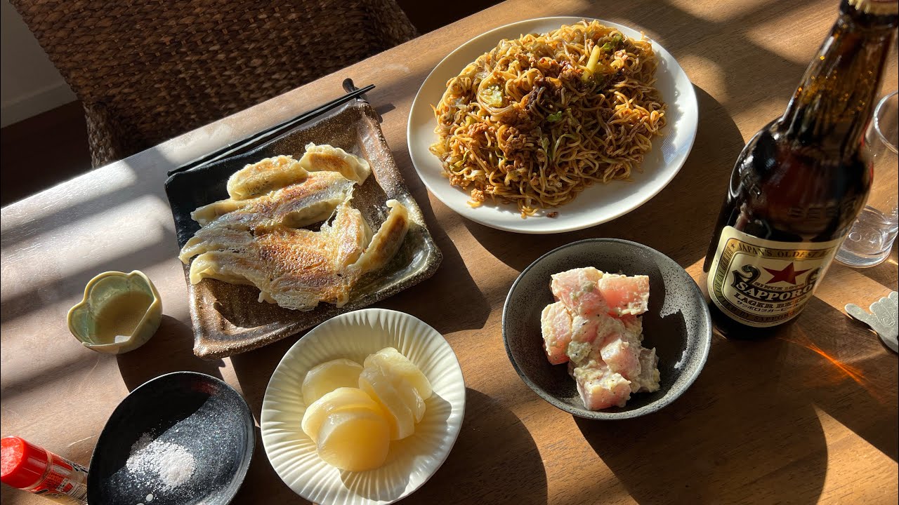 おっさんが昼間から焼きそばで呑む動画。【赤星】