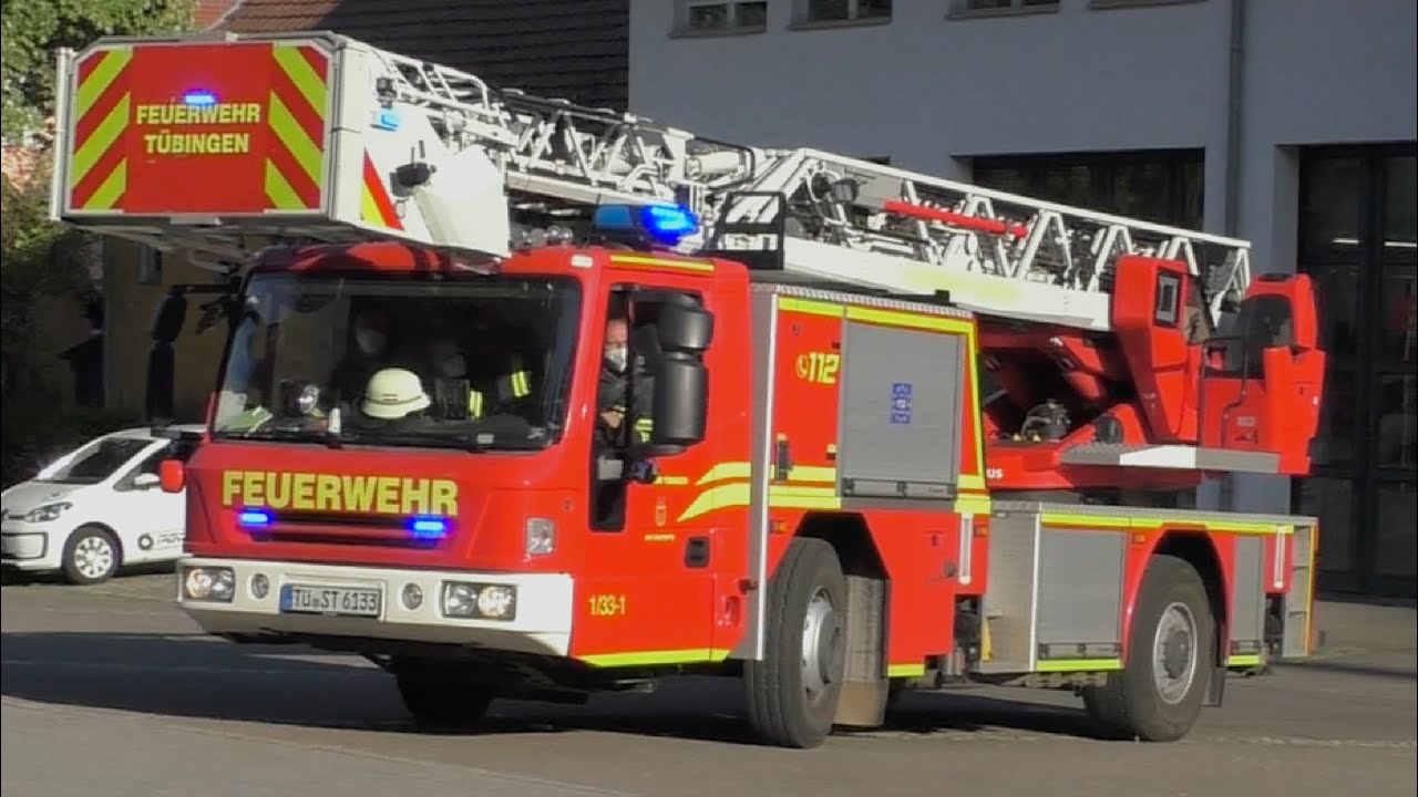 [Ankommende FFler] - Ausrücken Freiwillige Feuerwehr Tübingen Abt. Stadtmitte