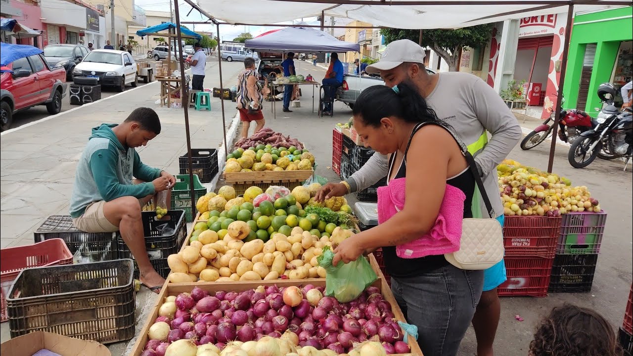 FUMOS COMPRAR VERDURA NA FEIRA LIVRE DE VERDEJANTE PERNAMBUCO