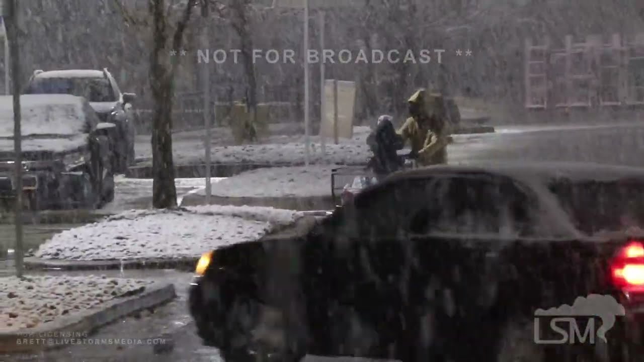 11-14-2022 Kansas City, MO - Large Snowflakes - Snow Plows - Downtown Shots