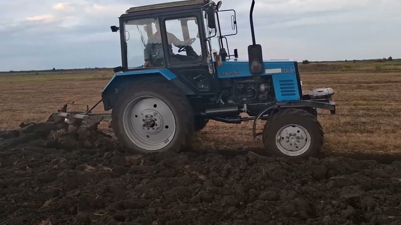 Оранка новини. Трактор мтз 920 + плуг skjold 3 × 45. 