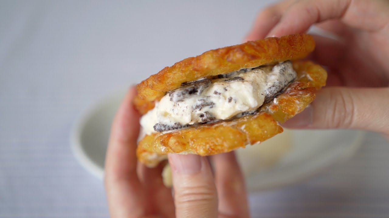 Homemade McDonald’s Oreo McFlurry hash brown ice cream sandwich 意外な美味しさ ハッシュドポテトオレオマックフルーリーサンド