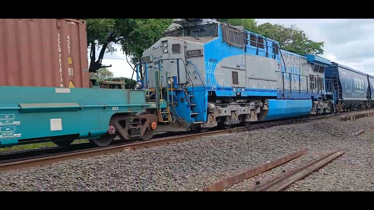 Composição mista graneleiero carregado x double stack com locomotivas AC44i 