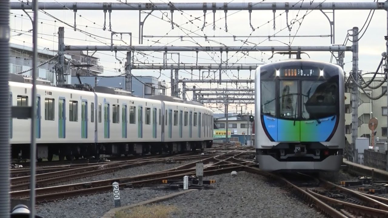 平日朝の西武池袋線飯能駅（字幕入り）
