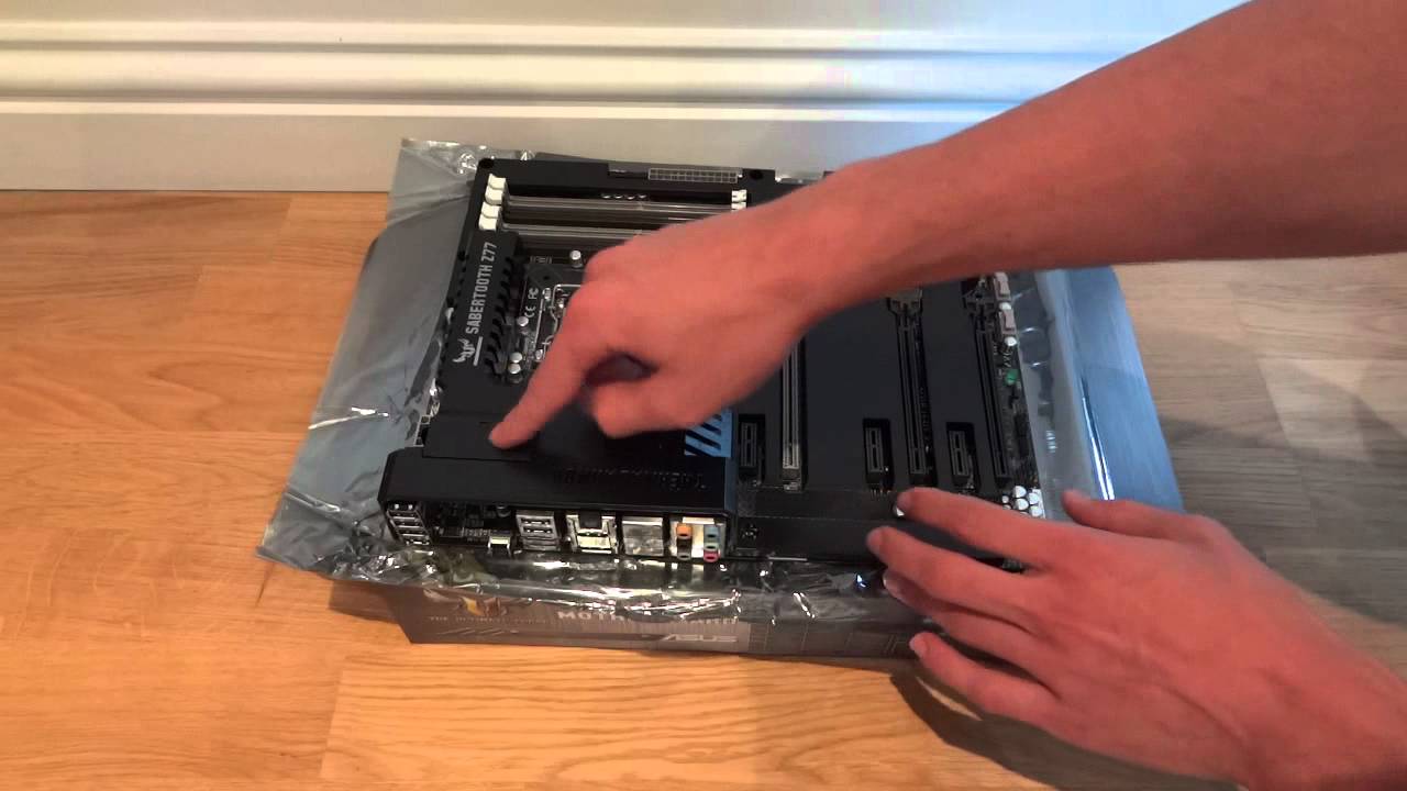 Unboxing the Asus Sabertooth Z77 Motherboard (Socket 1155) - By TotallydubbedHD
