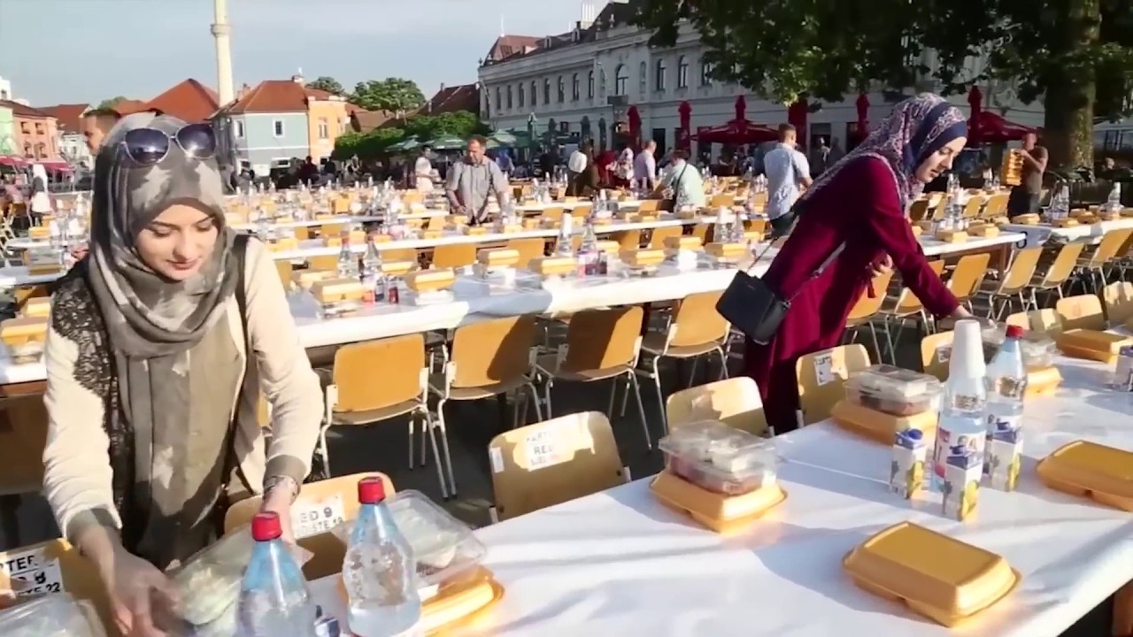Ramadan Iftar in Bosnia - افطار جماعي في البوسنيا