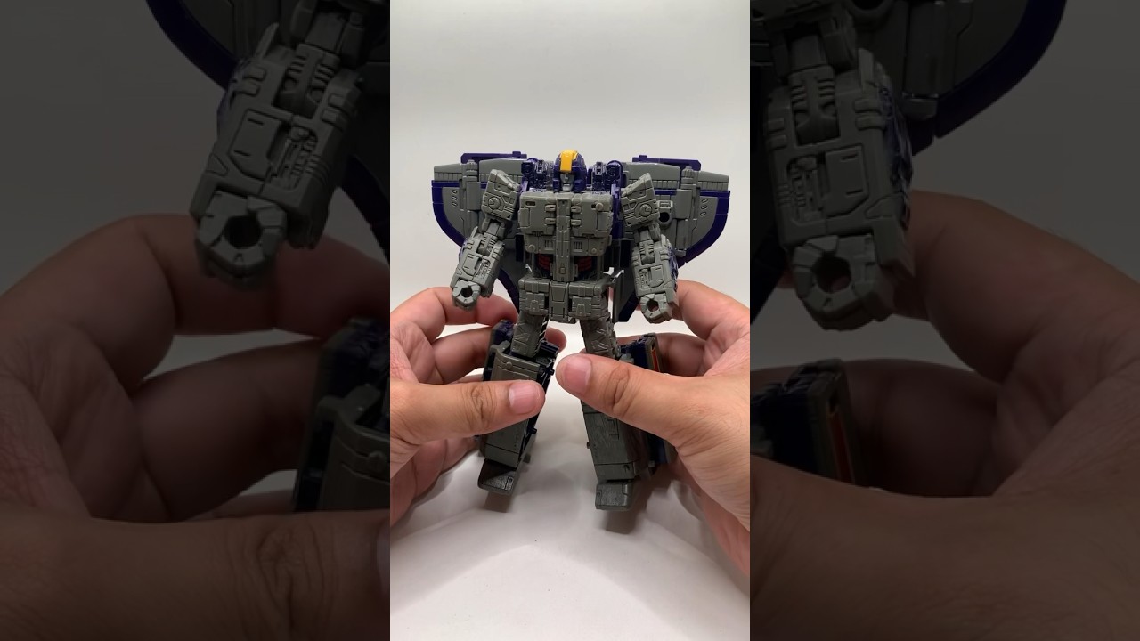 Astrotrain in Action! 🚂🚀 Watch Transformers WFC's Triple Changer Unleash His Power!