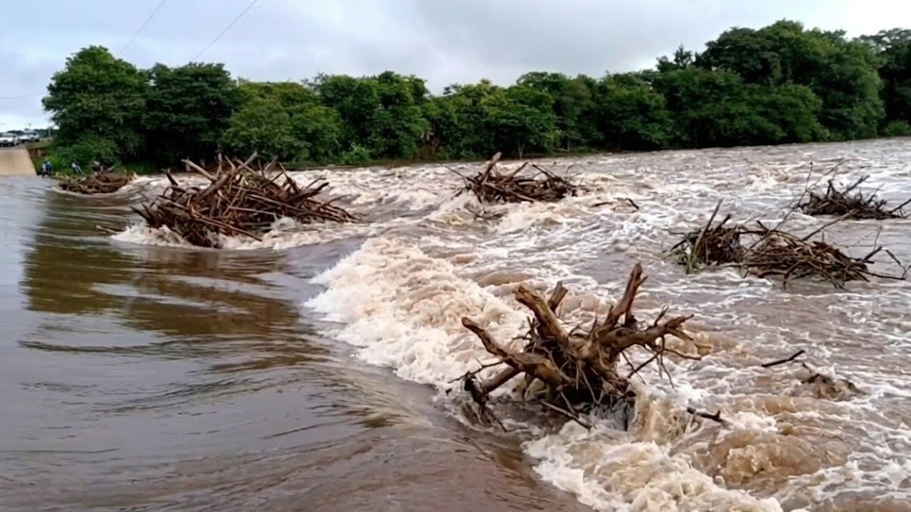 Rio salgado aumentou seu nível muito Rápido 