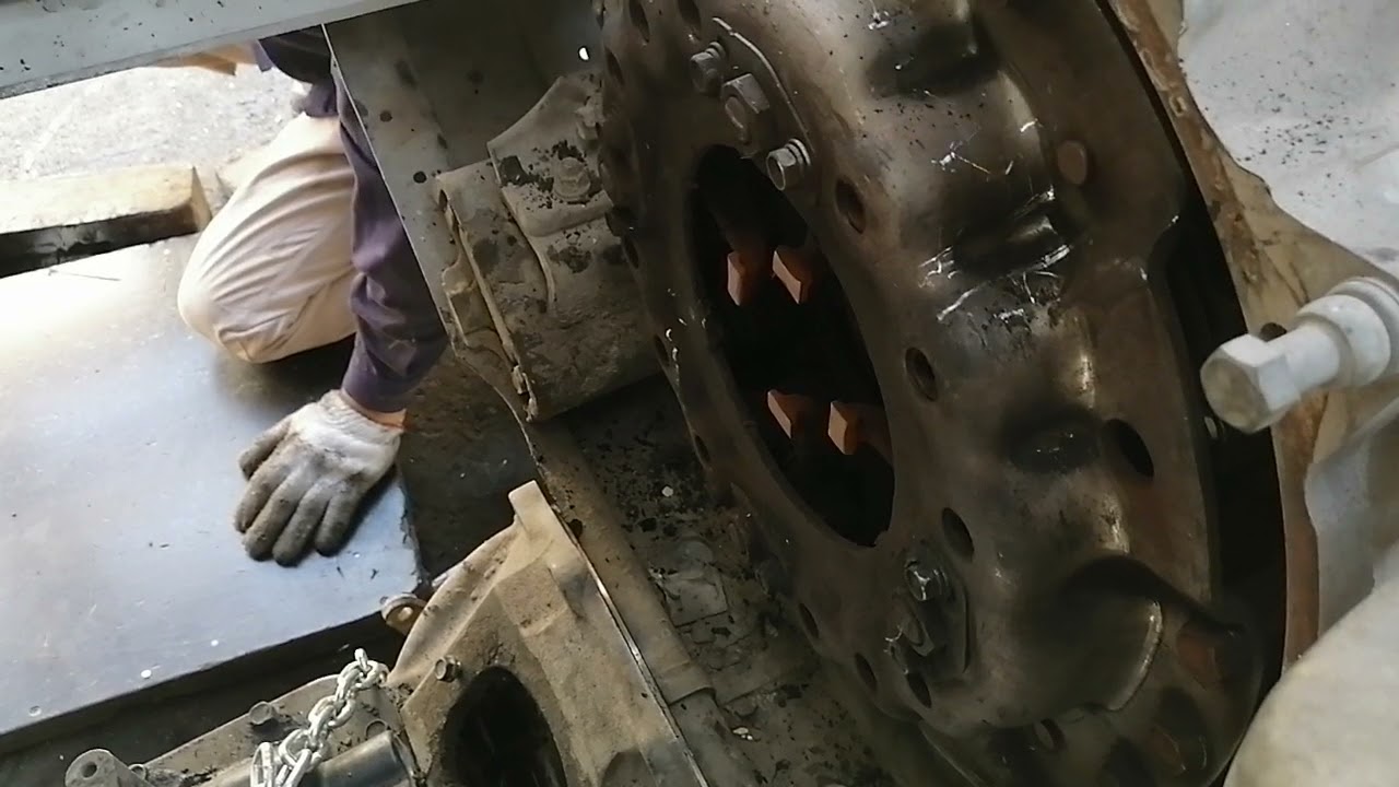 Hino 500 removed clutch lining