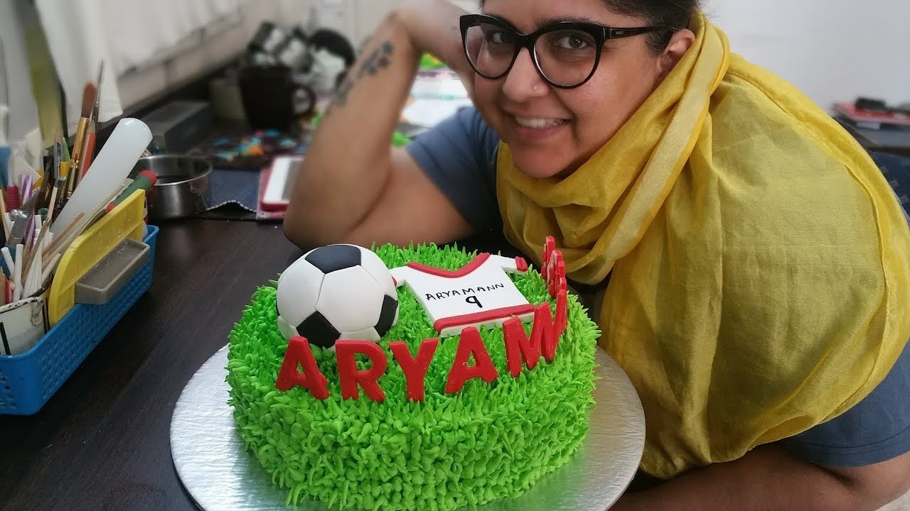 Cake Decorating Tutorial:Soccer cake decorating tutorial
