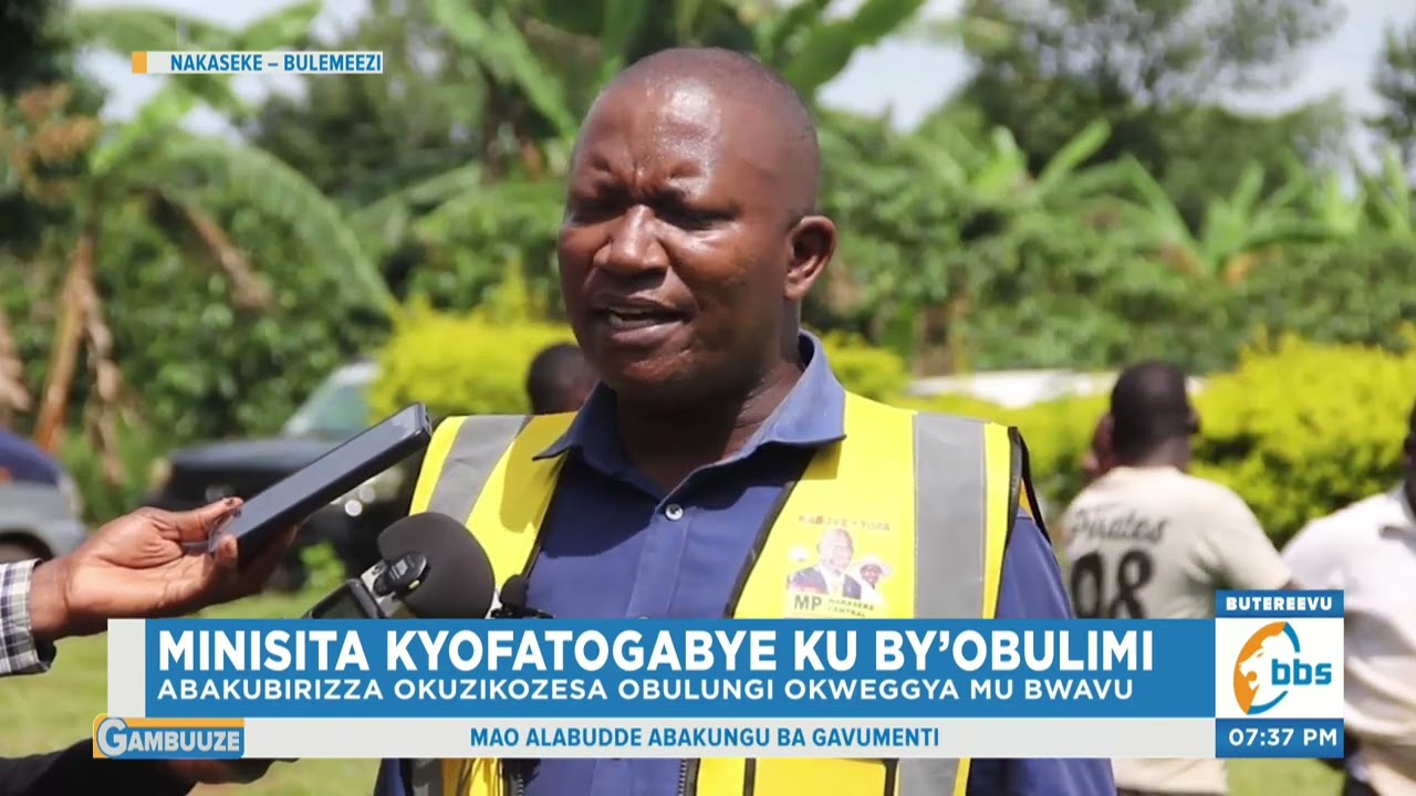 Minisita Kyofatogabye Awadde Abalimi Endokwa z’Emmwanyi, Abakubirizza Okuzikozesa Okweggya mu Bwavu
