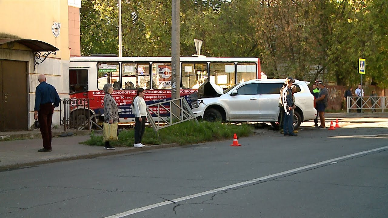 Рыбинск-40. ДТП НА ПЕРЕКРЁСТКЕ