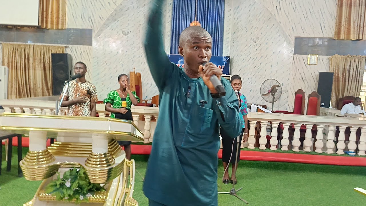 POWERFUL WORSHIP MINISTRATION @ AGSS CHAPEL OF GLORY | BENJAMIN IBE & LIFE-GIVING SPIRIT