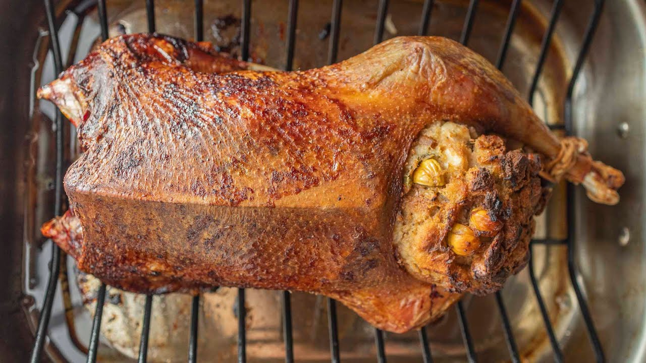 Whole Roasted Christmas Goose with Gravy