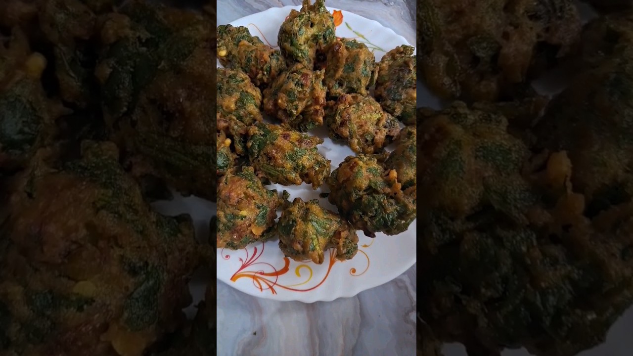 moong dal palak pakora#pakorarecipe#dalpakora#palakpakodi#pakoda# How to cook pakora#viral#shorts