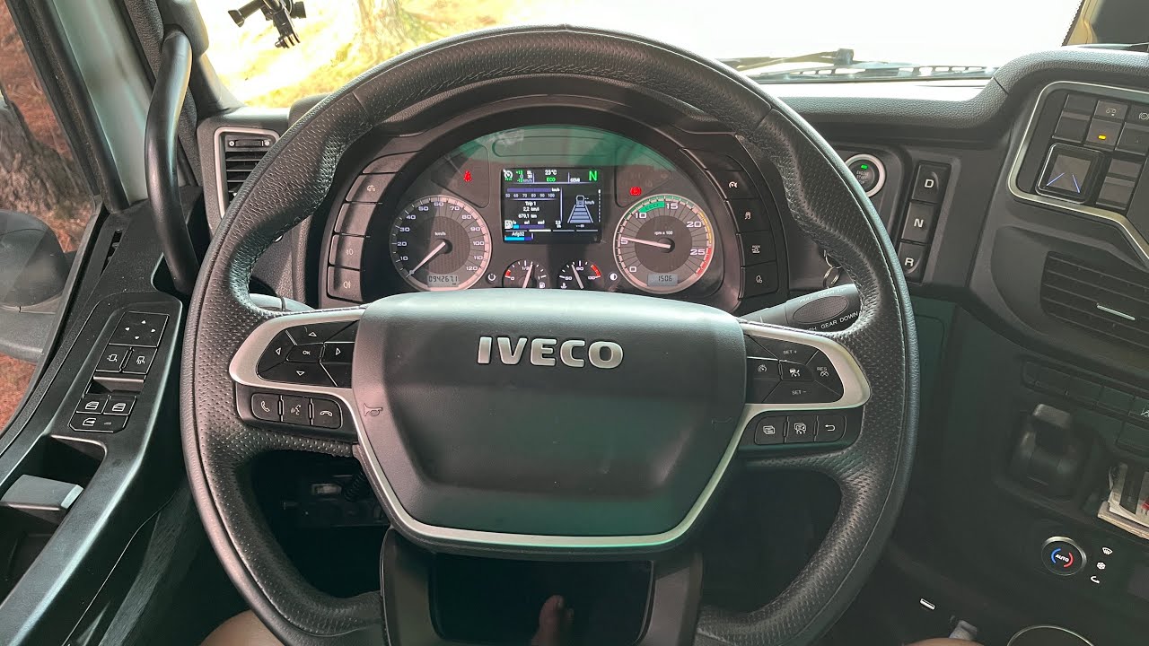 Funções dos botões no volante do IVECO S Way 480.