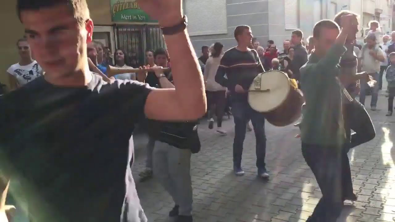 Macedonian Pajdusko oro in Izmir, Turkey