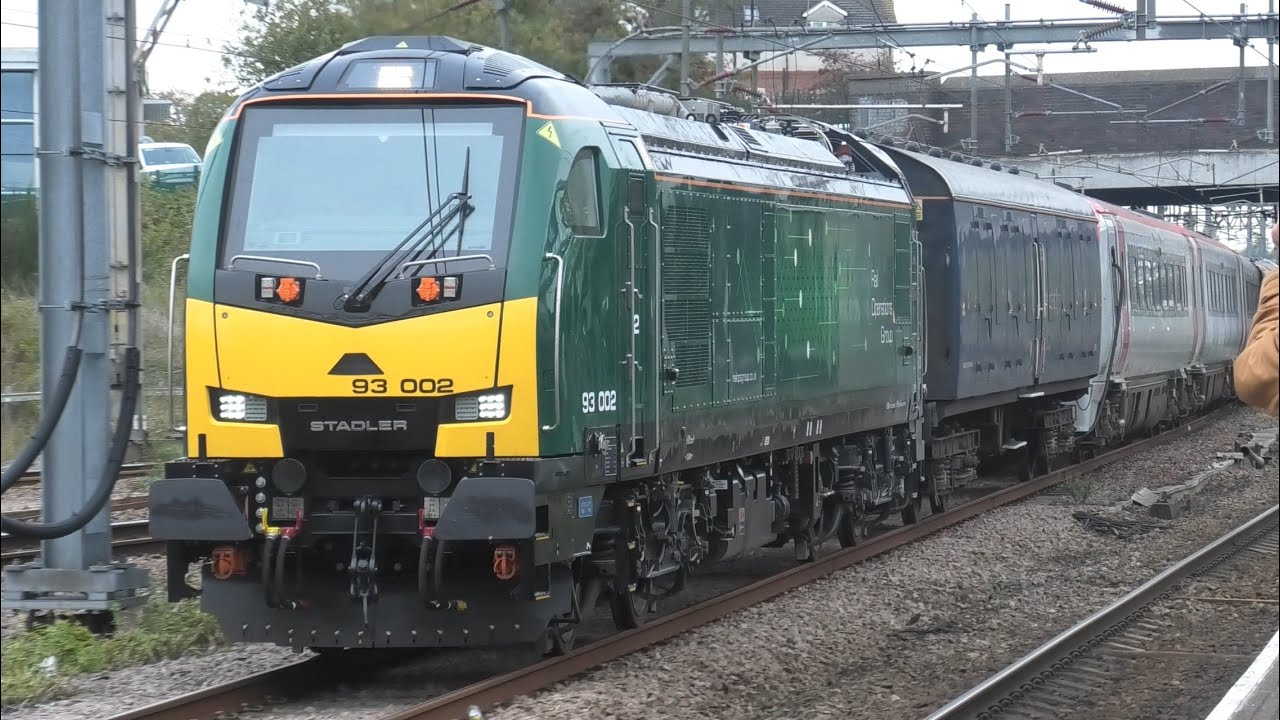 Fantastic Busy Morning At Nuneaton Station Class 93s revenue ￼Service to Wolverton 9th October 2025 