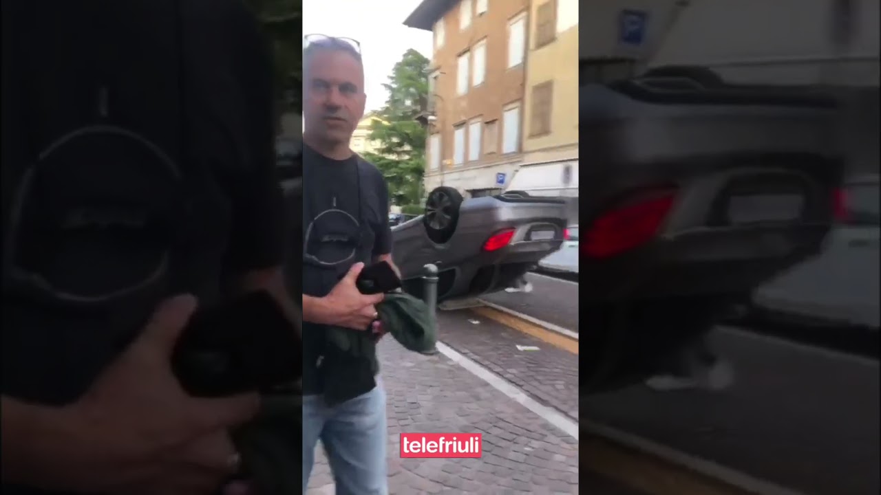 Auto in fuga cappottata in pieno centro a Udine. Scappati gli occupanti
