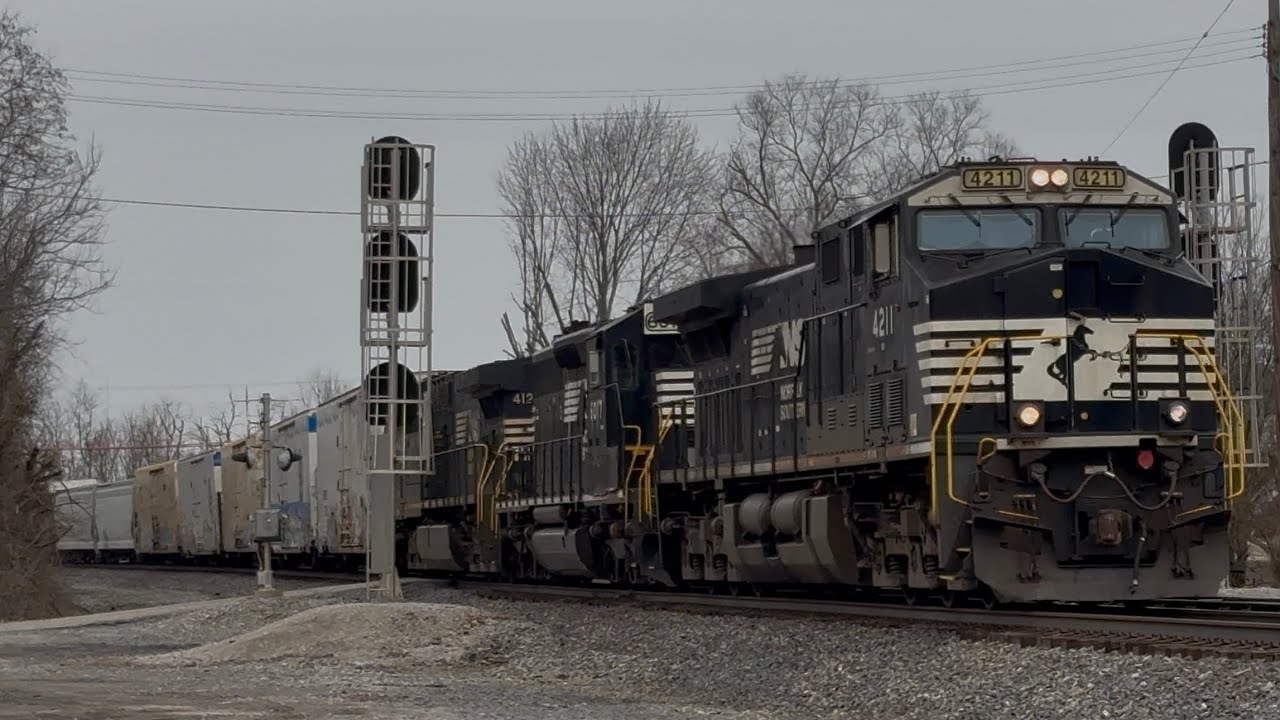 Southbound manifest with a Norfolk southern (admiral) SD40-2 trailing second! 