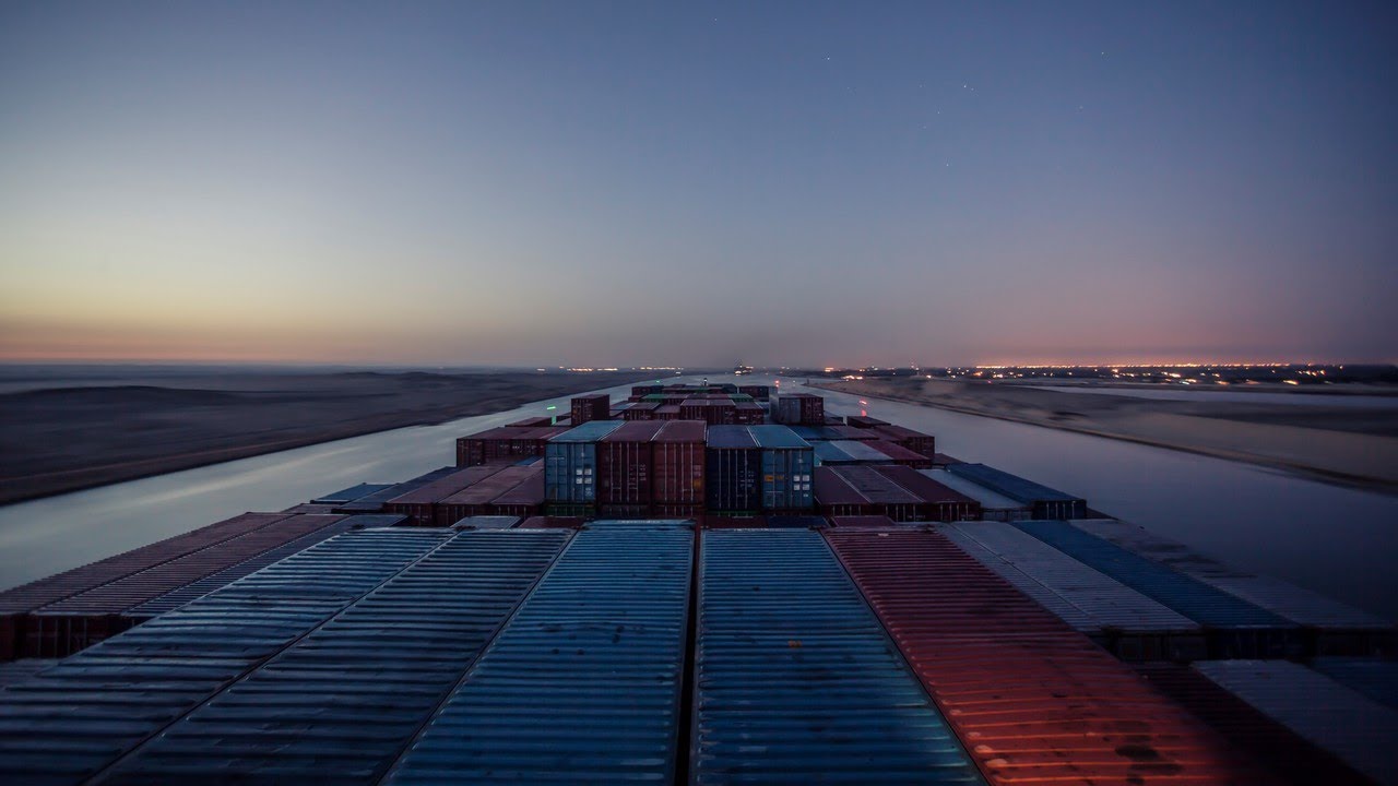 Maritime traffic resumes in Suez Canal