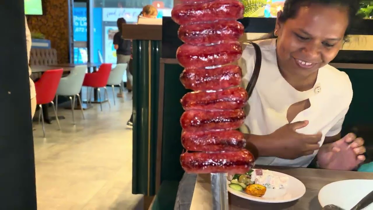 Lori familia sira ba Han iha Restaurante Portugues Buffet (TERRA BRAZIL) iha Addlestone